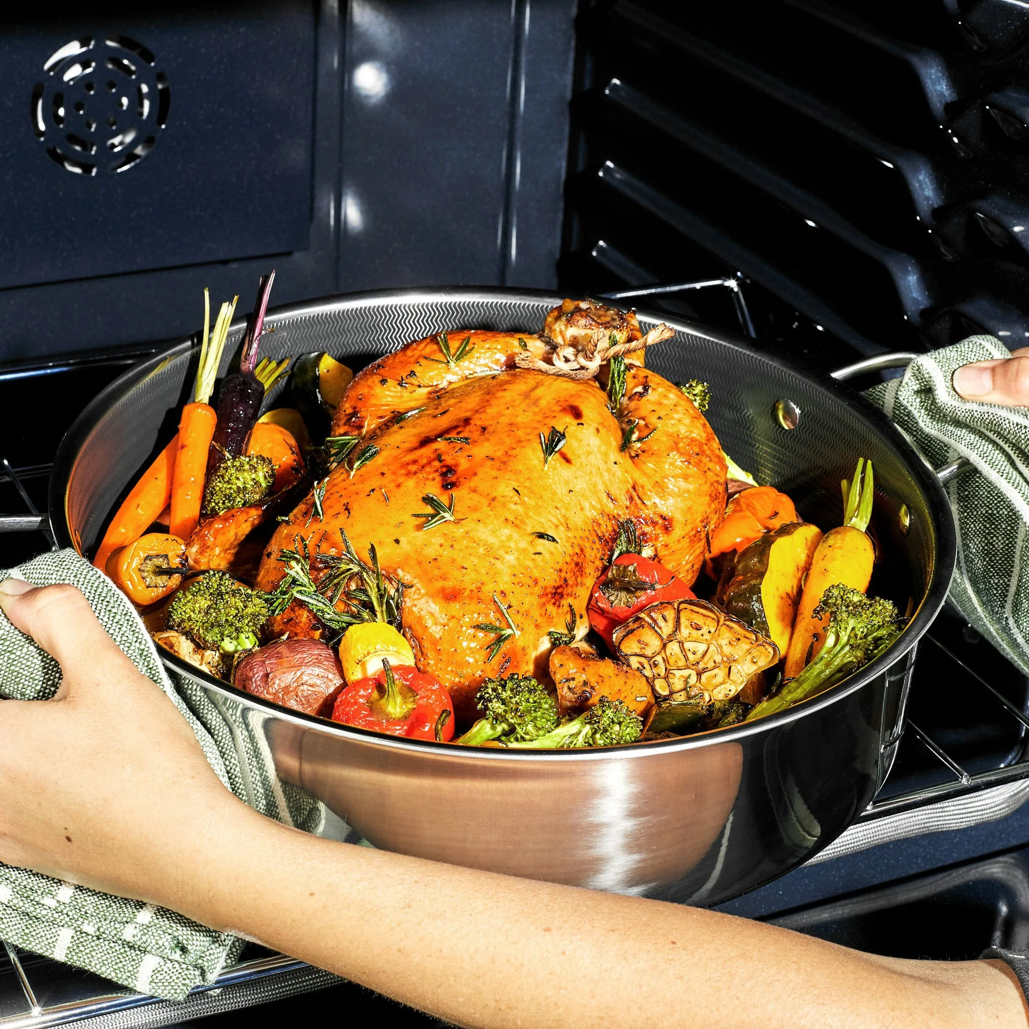 6.6 Litre Hybrid Deep Sauté Pan/Chicken Fryer with Lid - Image 8